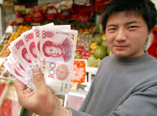 Yuan, ai massimi da 17 anni contro il dollaro