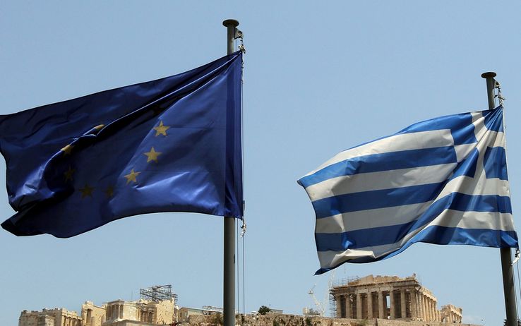 Grecia vota austerità. Atene in fiamme