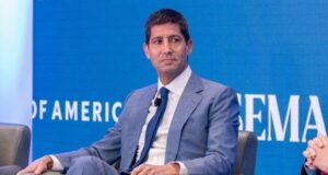 Fed, Kevin Warsh non abbassa i tassi